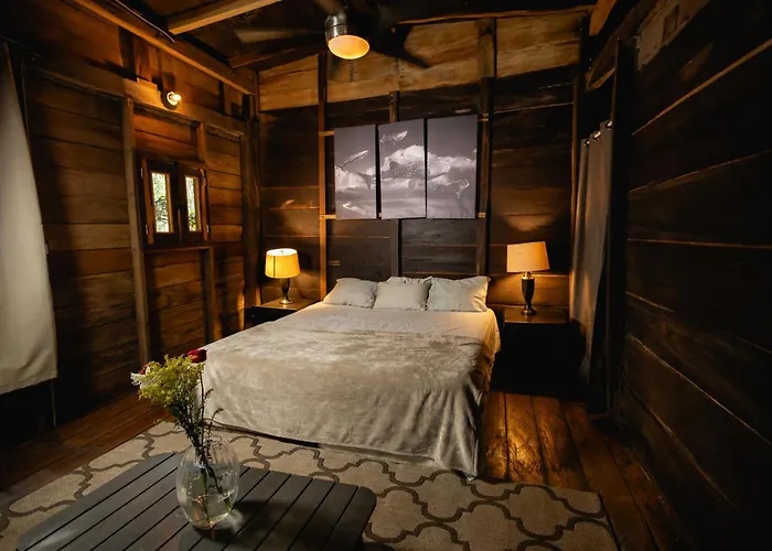 Lodge Cheel & *